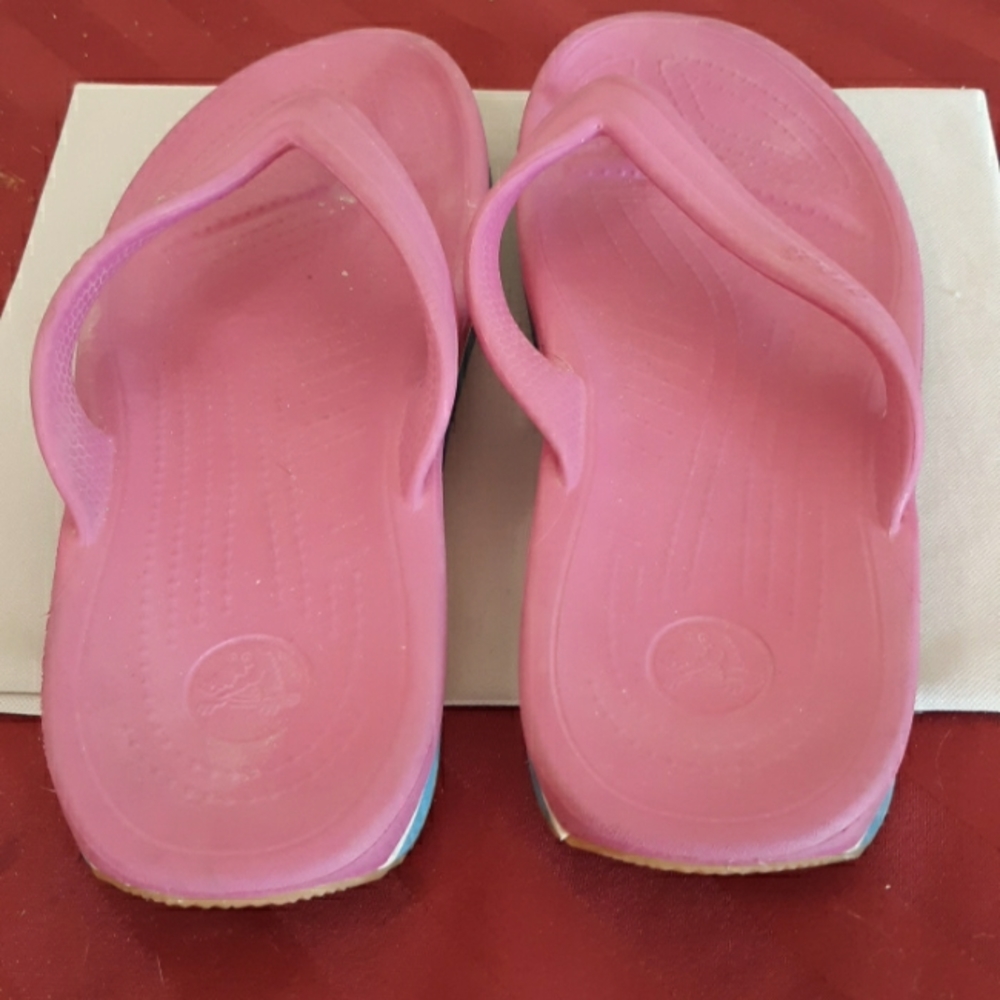 CROCS Pink Sandals Minimalist Waterproof Design